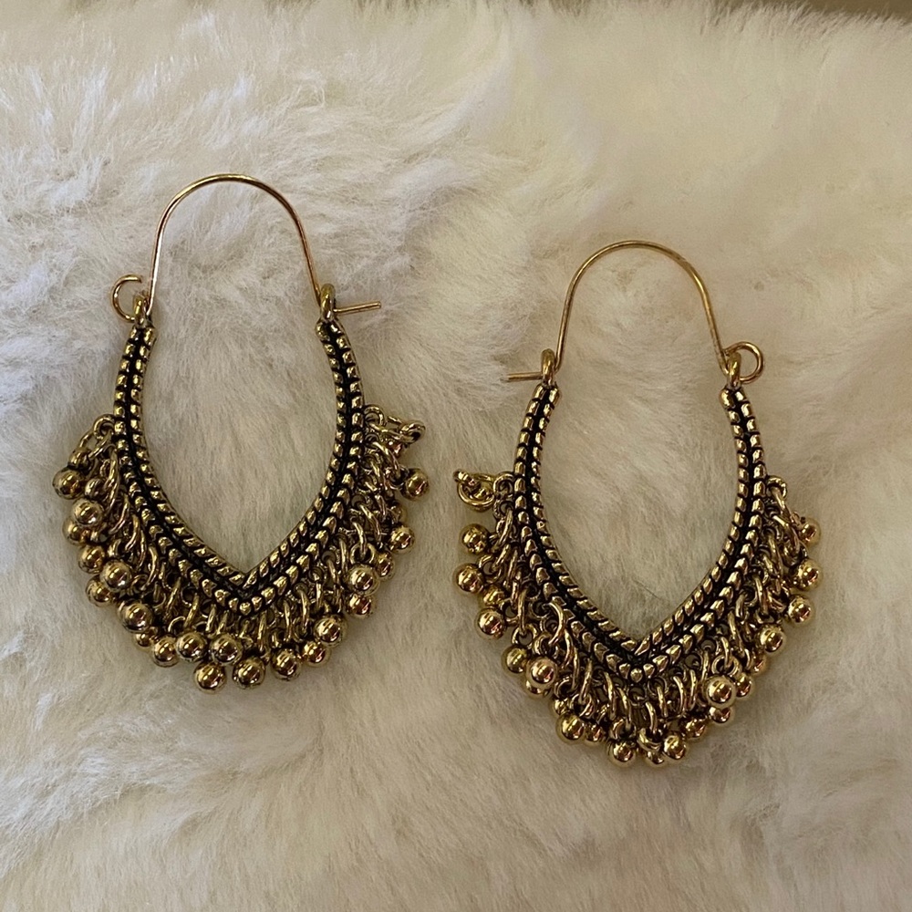 NWOT 🛍 Bundle for DISCOUNTS off Merch & Shipping